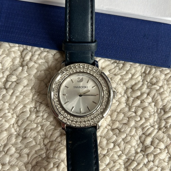 Swarovski watch (see notes),face jewels change to show all clear or clear & blue - Picture 6 of 7